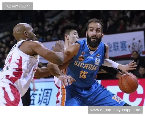 关键球员缺阵，冲击力大减，球队困境下的突破之道